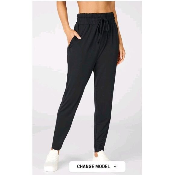 Fabletics Blaine Women's Jogger Pant lI 2 Black Medium PT2043984 - Picture 1 of 5